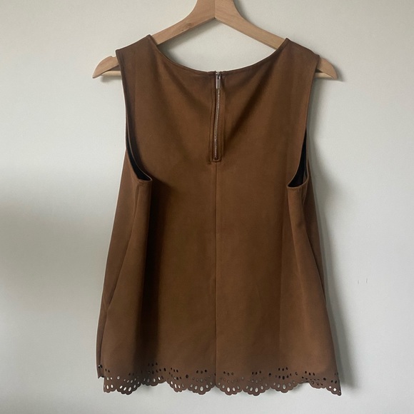 Faux suede sleeveless blouse - Banana Republic - Picture 4 of 10